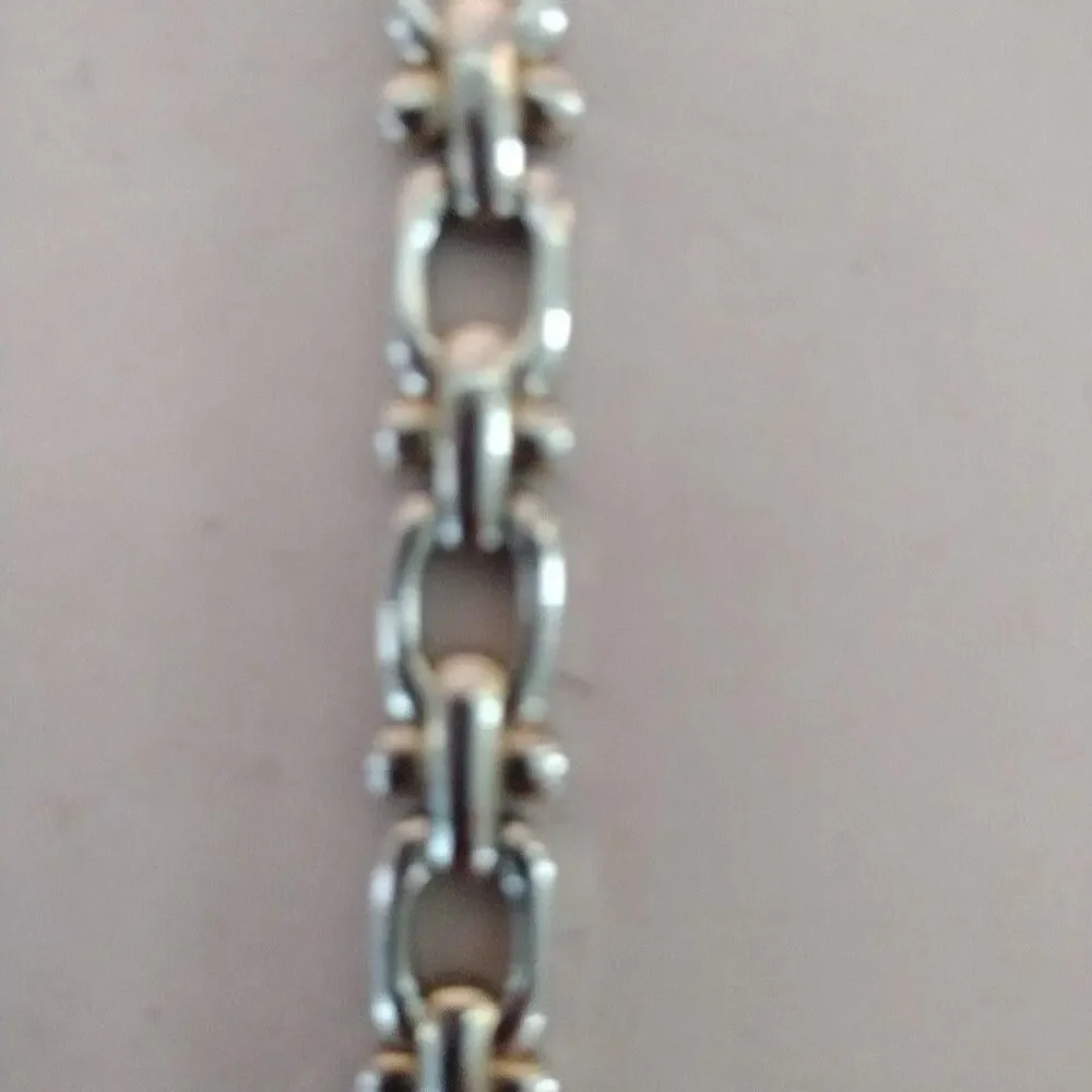 Decade Womens Watch Silver Tone White Dial Bracelet Quartz Dress Needs Battery